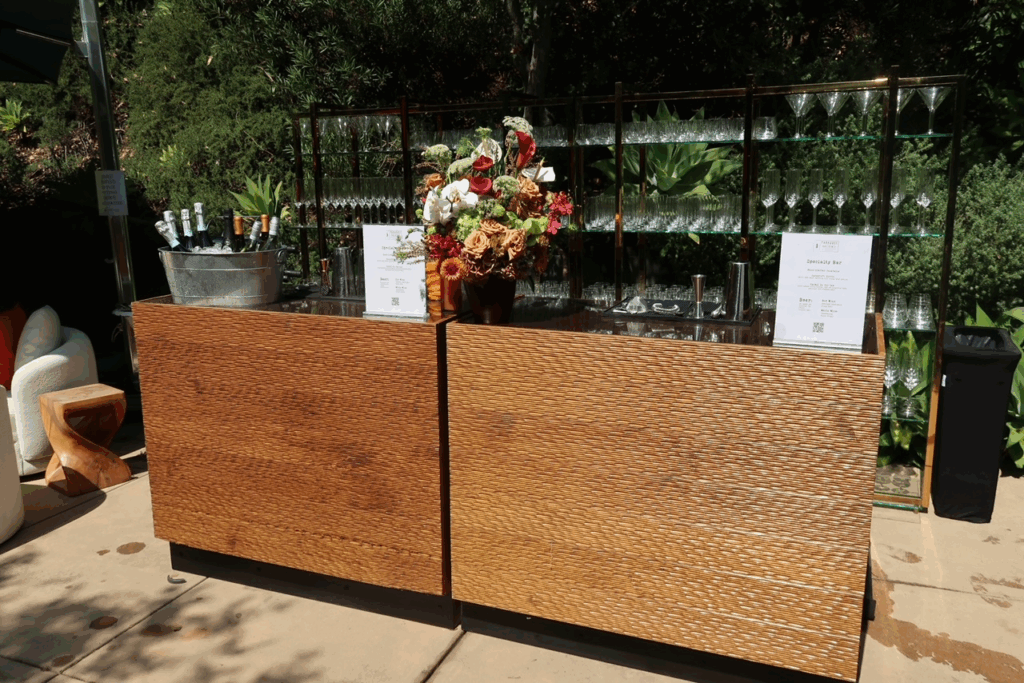 a streamlined bar design